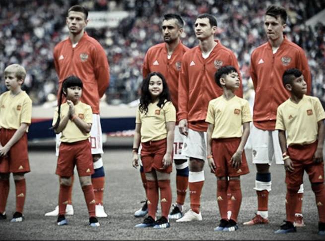 Raina Premiera Gumay, Anak Indonesia Yang Jadi Pendamping Pemain Piala Dunia 2018